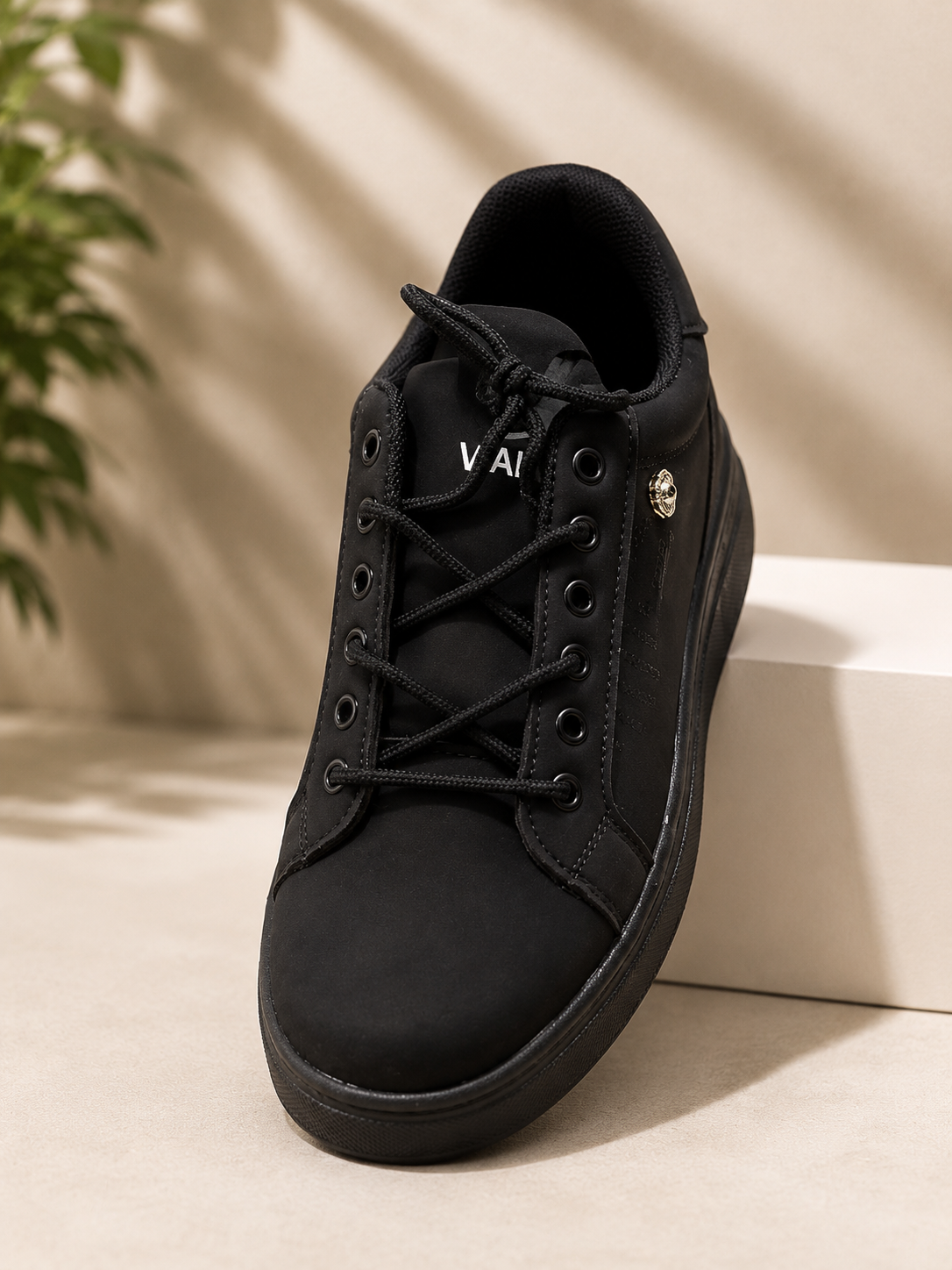 BLACK SNEAKER FOR LADIES HWY-513